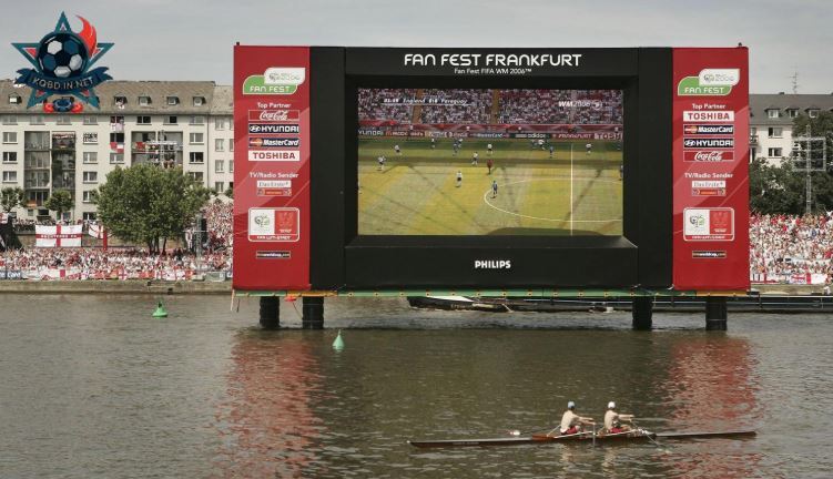 Bảng xếp hạng world cup 2026 hiển thị trên màn hình lớn trong sân vận động